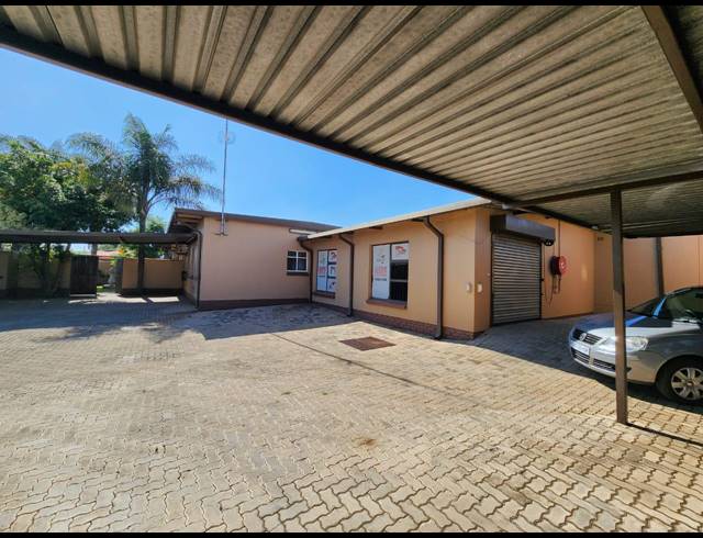 800M² WAREHOUSE FOR SALE IN EAST LYNNE